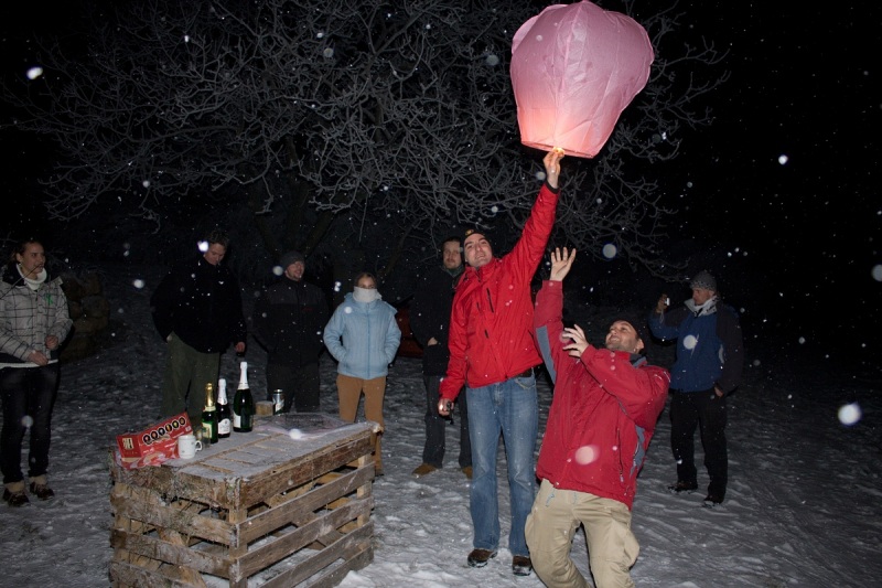 NovoroÄŤnĂ© oslavy
PĂşĹˇĹĄanie balonov
