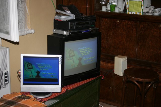 LCD a TV 
s ne Ăşplne plochou obrazofkou
